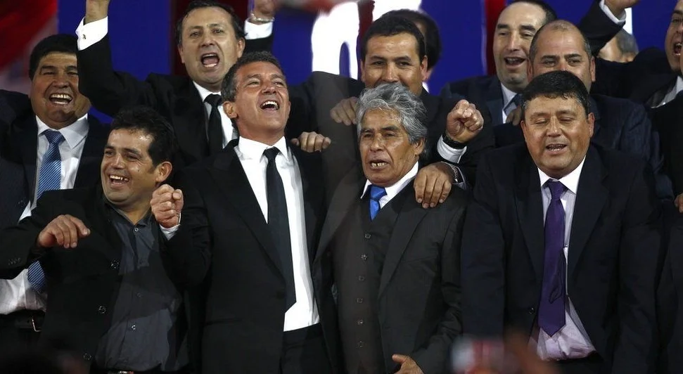 Antonio Banderas alături de cei 33 de mineri